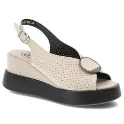 Sandały damskie Filippo, skórzane na platformie z ozdobą ze sprzączką, beżowe, DS6074-25-BE. Brązowe sandały Filippo, z aplikacjami, biznesowe, bez obcasa, na koturnie, bez zapięcia. Za 149.00 zł.
