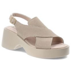 Sandały damskie S.Barski, cholewka ze skóry naturalnej zamszowej pasek wokół pięty z regulacją na klamrę, beżowe, LR61-7005. Brązowe sandały S.BARSKI, bez wzorów, ze skóry, bez obcasa, na koturnie, bez zapięcia. Za 189.00 zł.