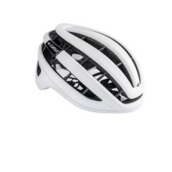 Kask rowerowy RAPIDO, matowy biały. Białe okulary przeciwsłoneczne GIST, bez wzorów, sportowe. Za 435.50 zł.