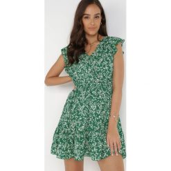 Zielona Sukienka Theaneilise. Zielone sukienki Born2be, na imprezę, l, z aplikacjami, bez kołnierzyka, bez ramiączek, mini, rozkloszowane. Za 29.99 zł.