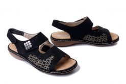 RIEKER 65989-01 black, sandały damskie. Czarne sandały Rieker, bez wzorów, bez obcasa, na koturnie, bez zapięcia. Za 319.90 zł.