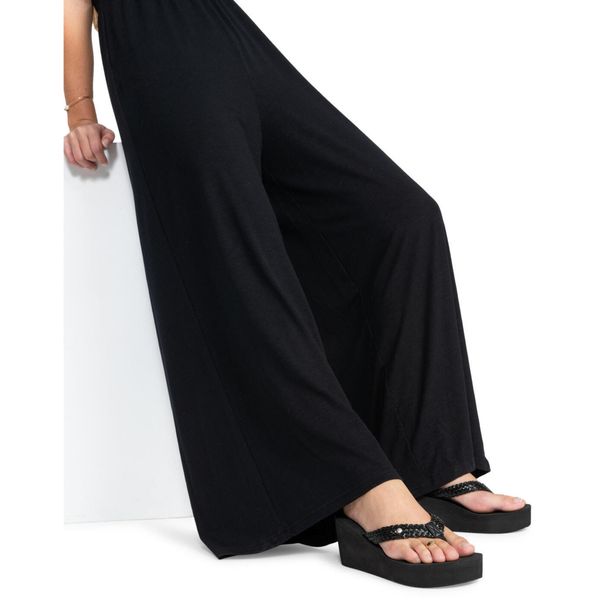 Klapki dla Kobiety MELLIE III Czarny. Czarne klapki Roxy, bez wzorów, z materiału, bez obcasa. Za 159.99 zł.