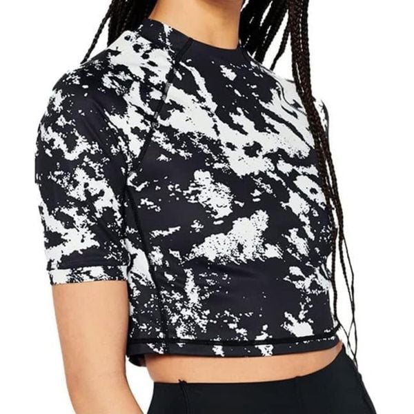 Koszulka turystyczna damska Superdry Run 3/4 Tight Crop. Czarne koszulki sportowe Superdry, bez wzorów, z elastanu, bez ramiączek. W wyprzedaży za 129.50 zł.