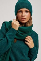 Gładki szalik szmaragdowy. Zielone szaliki MOODO, bez wzorów, z poliesteru. W wyprzedaży za 21.99 zł.