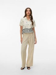 Vero Moda Bluzka w kolorze kremowo-czarnym rozmiar: M. Brązowe bluzki Vero Moda, m, bez wzorów, bez kołnierzyka, bez ramiączek. Za 84.21 zł.