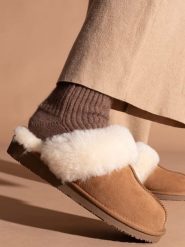 Gooce Wełniane kapcie "Wispper" w kolorze beżowym rozmiar: 36. Brązowe obuwie domowe Gooce, bez wzorów, z wełny, bez zapięcia. Za 208.99 zł.