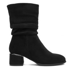 Botki JENNY. Czarne botki Jenny, bez wzorów, bez obcasa, na słupku, bez zapięcia. Za 169.99 zł.