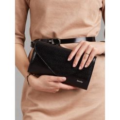 Kopertówka wizytowa czarna Rovicky W35 - Czarny. Czarne kopertówki ROVICKY, bez wzorów, ze skóry ekologicznej, bez dodatków. Za 54.99 zł.