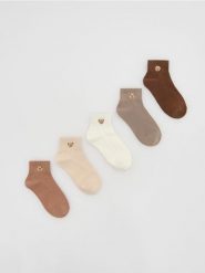 Skarpetki z haftem 5 pack - beżowy. Brązowe skarpety Reserved, bez wzorów. Za 49.99 zł.