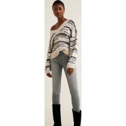 Mango - Jeansy push-up Kim. Szare jeansy Mango, l, bez wzorów, z obniżonym stanem. W wyprzedaży za 59.90 zł.