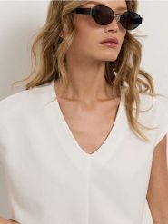 Bluza bez rękawów soft touch - kremowy. Białe bluzy sportowe Sinsay, l, bez wzorów, z dzianiny, bez kaptura. Za 39.99 zł.