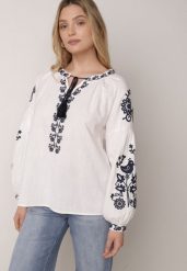 Biała Bawełniana Bluzka Boho z Ozdobnym Haftem i Sznurkiem z Frędzlami Lamegenia. Białe bluzki Born2be, m, z aplikacjami, z bawełny, boho, bez kołnierzyka, bez ramiączek. Za 129.99 zł.