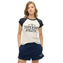 Koszulka damska z rękawami raglanowymi Superdry Athletic Essentials. Białe bluzki Superdry, bez wzorów, z materiału, eleganckie, bez kołnierzyka, bez ramiączek. Za 144.70 zł.