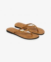 Superdry Plecione klapki z ekologicznej skóry – Argan Oil Brown. Brązowe klapki Superdry, bez wzorów, ze skóry, bez obcasa. Za 129.40 zł.