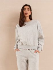 Dresowa bluza crewneck basic - szary. Szare bluzy Sinsay, l, bez wzorów, z dresówki, bez kaptura. Za 35.99 zł.