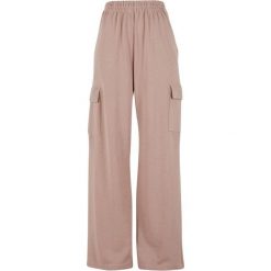 Damskie spodnie dresowe loose fit Urban Classics Light Terry. Czerwone spodnie dresowe Urban Classics, bez wzorów, z dresówki. Za 175.50 zł.