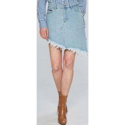 Tommy Jeans - Spódnica. Niebieskie spódnice Tommy Jeans, na co dzień, bez wzorów, z bawełny, mini, asymetryczne. W wyprzedaży za 139.90 zł.