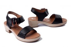 RIEKER REMONTE D0N52-01 schwarz, sandały damskie. Czarne sandały Rieker Remonte, bez wzorów, ze skóry, bez obcasa, na obcasie, bez zapięcia. Za 369.90 zł.