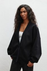 Bluza typu oversize z napami w kolorze TOTALLY BLACK - SWELL-UNI. Czarne bluzy Marsala, m, bez wzorów, z bawełny, bez kaptura. Za 349.90 zł.