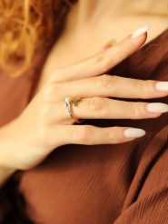 Pierres delicates Pozłacany pierścionek z perłą rozmiar: onesize. Białe pierścionki Pierres delicates, z perłą, pozłacane. Za 52.99 zł.