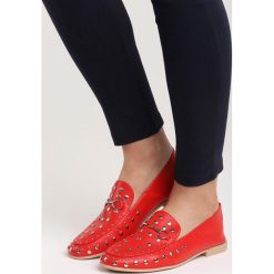 Czerwone Mokasyny Latest Top. Czerwone mokasyny Born2be, bez wzorów, ze skóry, bez obcasa. Za 49.99 zł.