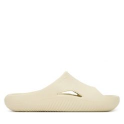 Klapki Crocs. Brązowe klapki Crocs, bez wzorów, bez obcasa. Za 179.99 zł.