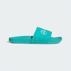 Klapki Mercedes - AMG Petronas Formula One Team adilette Comfort. Białe klapki Adidas, bez wzorów, bez obcasa. Za 239.00 zł.