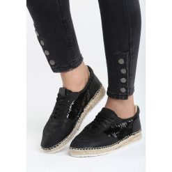Czarne Espadryle Teres. Czarne espadryle Born2be, bez wzorów, z materiału, bez obcasa, na płaskiej podeszwie, bez zapięcia. Za 49.99 zł.