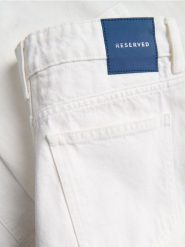 Jeansy baggy - biały. Białe jeansy Reserved, bez wzorów. Za 139.99 zł.