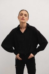 Koszula o prostym kroju w kolorze BLACK - DOT STYLE-S/M. Czarne koszule Marsala, m, bez wzorów, z jeansu, biznesowe, bez kołnierzyka, bez ramiączek. W wyprzedaży za 74.97 zł.