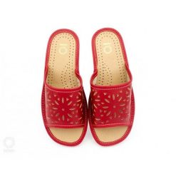 Kapcie damskie R.36 wygodne antypoślizgowe oddychające wsuwane KD-02-RD-36. Czerwone obuwie domowe w ażurowe wzory, z lakierowanej skóry, bez zapięcia. Za 23.37 zł.