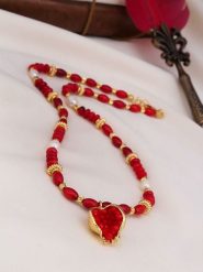 L'Atelier de Gaia Pozłacany naszyjnik z elementami ozdobnymi - dł. 46 cm rozmiar: onesize. Czerwone naszyjniki L'Atelier de Gaia, z koralem, pozłacane. Za 105.38 zł.