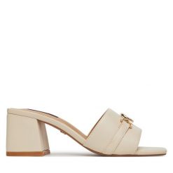 Klapki Nine West. Brązowe klapki Nine West, bez wzorów, bez obcasa. Za 249.99 zł.