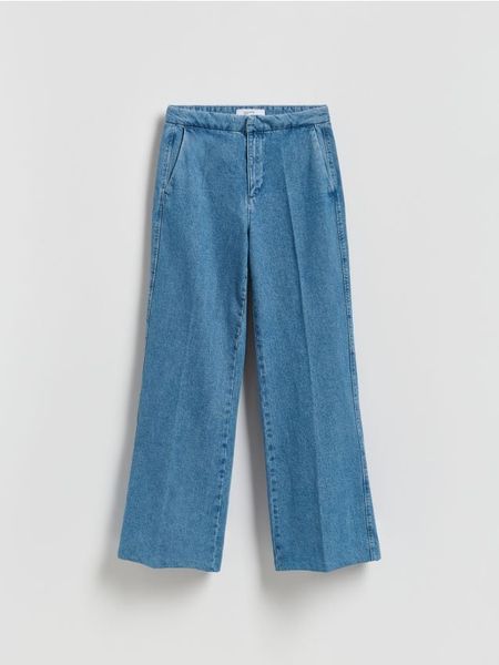 Jeansy flare z kantem - niebieski. Niebieskie jeansy Reserved, bez wzorów. W wyprzedaży za 69.99 zł.