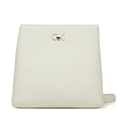 Torebka Calvin Klein. Białe listonoszki Calvin Klein, bez wzorów, bez dodatków. Za 349.99 zł.