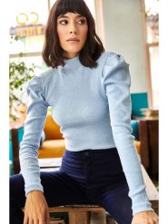 Trendyol Sweter w kolorze błękitnym rozmiar: onesize. Niebieskie swetry Trendyol, bez wzorów, z bawełny, bez ramiączek. Za 40.45 zł.