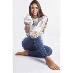 Crocs 205693-100 WHITE, klapki. Białe klapki Crocs, bez wzorów, bez obcasa. Za 187.00 zł.