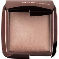 Ambient Lighting Powder - Rozświetlający puder do twarzy. Pudry HOURGLASS. Za 159.00 zł.