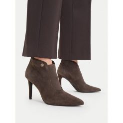 Botki MEXX. Brązowe botki Mexx, bez wzorów, bez obcasa, na szpilce, bez zapięcia. Za 399.99 zł.