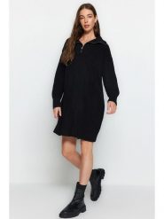 Trendyol Sukienka dzianinowa w kolorze czarnym rozmiar: L. Czarne sukienki Trendyol, na co dzień, l, bez wzorów, z dzianiny, bez kołnierzyka, bez ramiączek, mini, proste. Za 73.99 zł.
