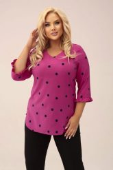Amarantowa bluzka w czarne kropki z rękawem 3/4 PLUS SIZE XXL. Czarne bluzki Nasi partnerzy, plus size, bez wzorów, z elastanu, eleganckie, bez kołnierzyka, plus size, bez ramiączek. Za 199.90 zł.