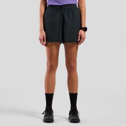 Short de sport Odlo Essential 365. Czarne spodnie sportowe Odlo, bez wzorów, do biegania. Za 257.65 zł.