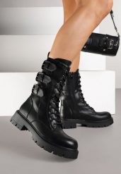 Czarne Botki Typu Workery Zdobione Sprzączkami Therrie. Czarne botki Renee, z aplikacjami, z jeansu, bez obcasa, na płaskiej podeszwie, bez zapięcia. Za 169.99 zł.