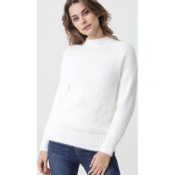 Biały Sweter Wełniany Holding On. Białe swetry Born2be, l, bez wzorów, z wełny, bez ramiączek. Za 59.99 zł.