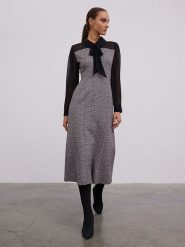 BGN Sukienka w kolorze czarno-szarym rozmiar: 40. Czarne sukienki BGN, na co dzień, bez wzorów, bez kołnierzyka, bez ramiączek, midi, proste. Za 171.28 zł.