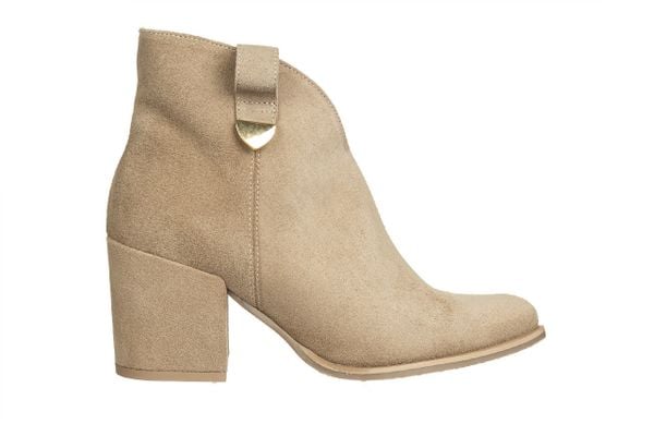 Botki Bayla-159 5033 022-P Beż Welur 159188, Skóra naturalna - 41. Brązowe botki Bayla, bez wzorów, z gumy, bez obcasa, bez zapięcia. W wyprzedaży za 332.10 zł.