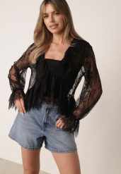 Czarna Bawełniana Bluzka z Transparentnej Koronki z Falbankami w Stylu Boho Palamna. Czarne bluzki Born2be, m, bez wzorów, z bawełny, boho, bez kołnierzyka, bez ramiączek. Za 149.99 zł.