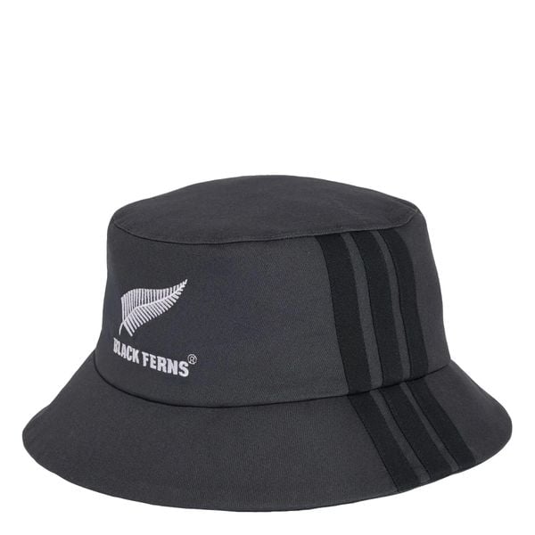 KAPELUSZ TYPU BUCKET BLACK FERNS. Szare kapelusze Adidas, bez wzorów, z bawełny. Za 129.00 zł.