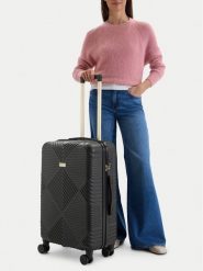 Nine West Walizka średnia CEO-NW-M-001-09 BLACK Czarny. Czarne walizki Nine West, bez wzorów, średnie. Za 359.99 zł.