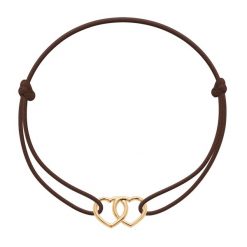 Bransoletka z pozłacanymi złączonymi sercami na cienkim czekoladowym sznurku. Brązowe bransoletki Lilou, pozłacane. Za 89.00 zł.